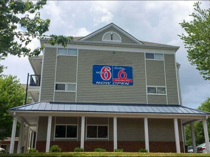 Motel 6 / Studio 6